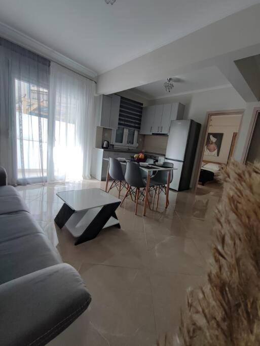 ευρύχωρο και άνετο διαμερισμα Apartment